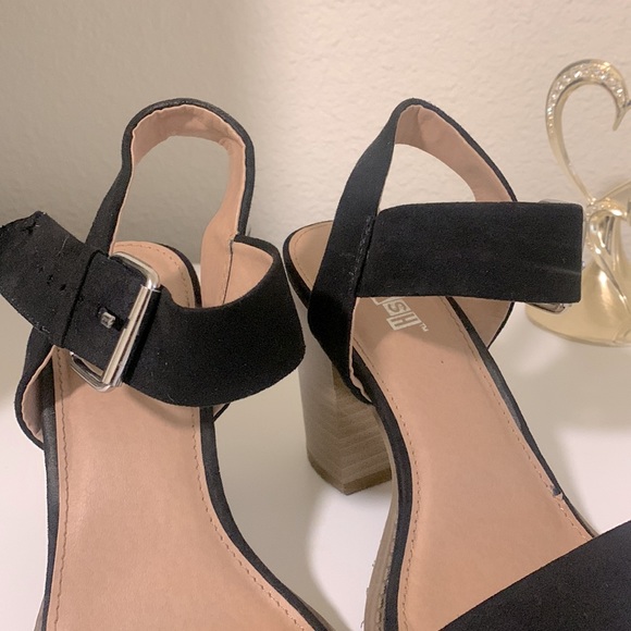Simple Black Block Heel Strapped Sandals. BRASH. Gently Worn. Size US 7 1/2 - Picture 7 of 9